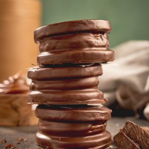 Alfajor de chocolate y dulce de leche